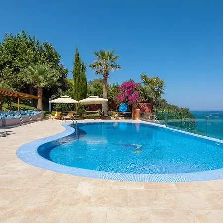 Seafront Luxury 